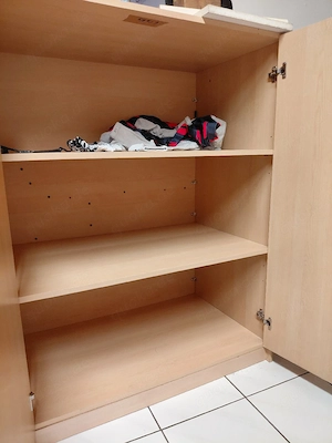 kleiner schrank zu verkaufen 