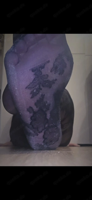 Du stehst auf Füsse   Socken  Nylons?