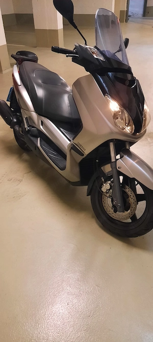 Yamaha X-Max 125
