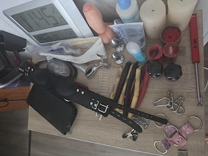 Suche heute eine hemmungslose devote Sklavin, Rollenspiele, Bondage, ausgeliefert sein, BDSM, 