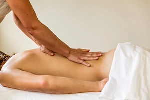 Rückenmassage für reifere Sie