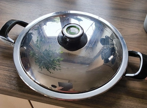 Hochwertiger AMC Bräter 40cm mit Deckel 