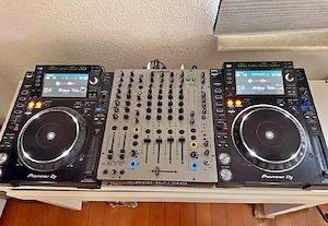 Pioneer DJ CDJ-2000NXS2 in exzellentem Zustand
