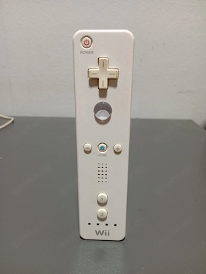 Wii Zubehör Set   2x Nunchuck, Fernbedienung, Lenkrad, Sensorbar