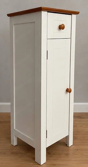 Kleiner schmaler Kommodenschrank