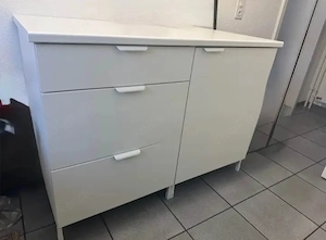 Kleine Kommode aus Buche, mit 5 Schubladen - Adlerschwanz-Verzierung.