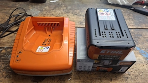 Stihl Akku AP 200s.C  + Ladegerät AL 300
