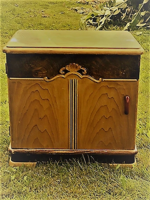Antikes dänisches Schränkchen-Art Deco-Holzfurnier