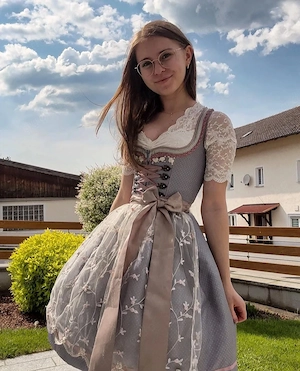 Dirndl Maus für dein Oktoberfest?