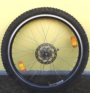 MTB Vorderrad 26 x 2,35 mit Nabendynamo