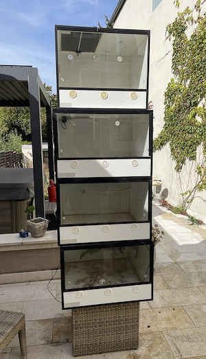 4 Kunststoff-Terrarien mit Heizmatten