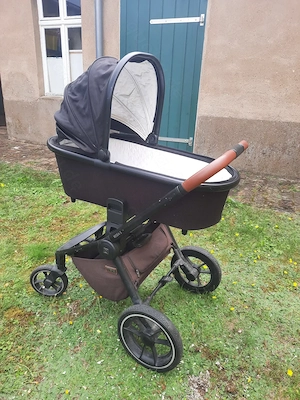 Toller Kinderwagen Resea S von Moon, mit Babywanne und Buggy