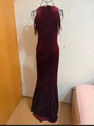 Elegantes abendkleid in Bordeaux mit Perlenfransen