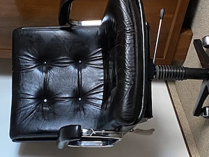 Design-Bürostuhl | Schwarzes Leder mit Tuftung