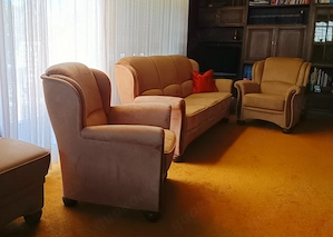    Hochwertiges 3er Sofa, 2 Sessel, 2 Hocker zu verschenken!   