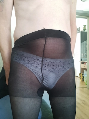 Älterer Mann sucht Mann der sich gerne einen Handjob oder Blowjob machen lässt 