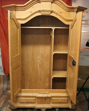Massivholzschrank aus Pinie, mexikanischer Hacienda-Stil, Torbogen-Doppeltürer