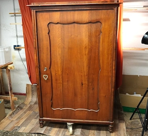 Dielen-Küchenschrank, antik , walnußholzfurnier, eintürig, 5 Fächer