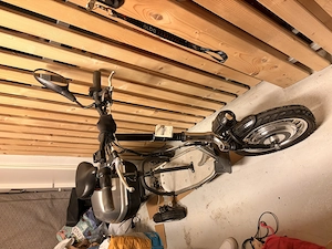 Elektro roller E-bike fährt bis zu 20 kmh leider  OHNE BATTERIEN