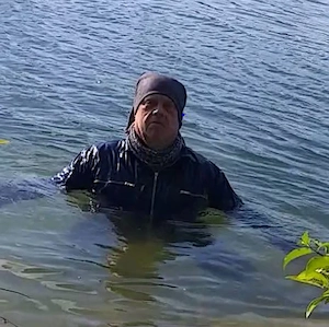 Duschen und baden in Kleidung ... suche interessierte "Sie"