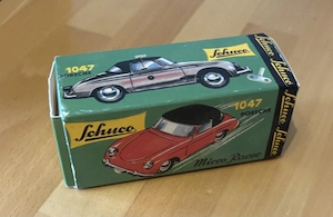 Schuco Porsche 1047 Micro Racer inklusive des originalen Zubehörs und der passenden Verpackung