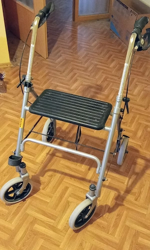 Rollator und Toilettenstuhl 