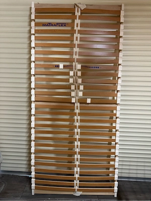 Ich verschenke einen Lattenrost in 2,0x0,9 m, sehr gut erhalten.