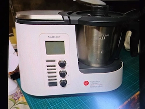 Küchenmaschine mit integrierter Waage