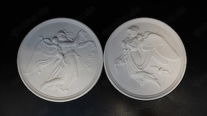 2 Reliefmedaillons, Jugendstil, weisses Bisquit Porzellan, D.m. 15 cm