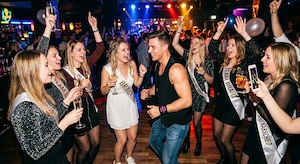 Remscheid Wuppertal Solingen Heiße Beats & coole Drinks: Der ultimative Mädelsabend wartet auf euch!
