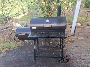 Smoker   BBQ-Smoker mit Räucherkammer zu verkaufen