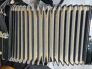 Hohner Morino VN   sehr gepflegt   Hohner Mikrofonanlage   Koffer Bild 4