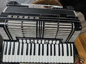 Hohner Morino VN   sehr gepflegt   Hohner Mikrofonanlage   Koffer Bild 2