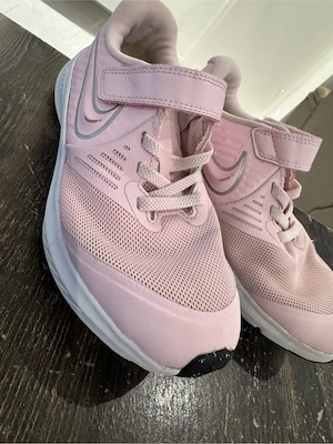 Nike Sportschuhe gr.31 Mädchen 