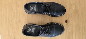 Dr. Martens, schwarz, veganes Leder, Größe 42