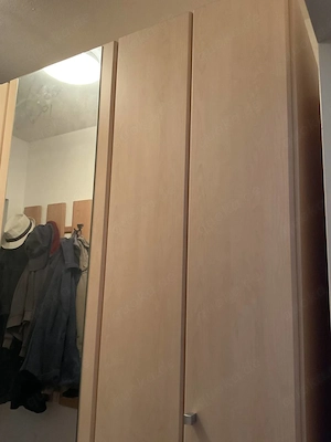 Kleiderschrank zu verschenken