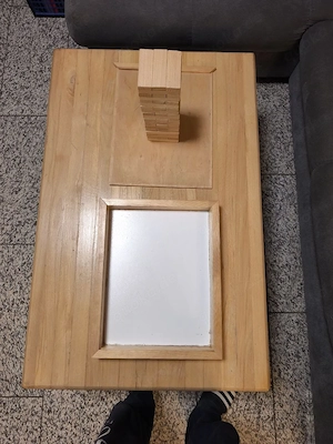 Handgefertigtes Jenga-Spiel aus Buche mit selbstgebauter Holzkiste