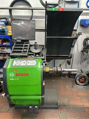 Auswuchtmaschine Bosch WBE4425