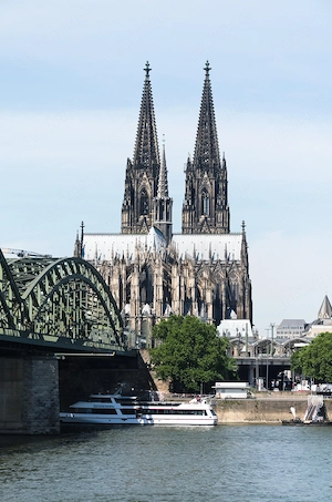 Du (w) bist auf Dienst- oder Urlaubsreise in Köln und hast Lust auf erotische Abwechslung?
