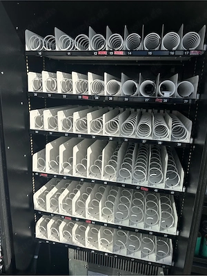 Großer Snackautomat   Voll ausgestattet mit Kartenzahlung & Altersprüfung