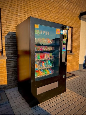 Großer Snackautomat   Voll ausgestattet mit Kartenzahlung & Altersprüfung