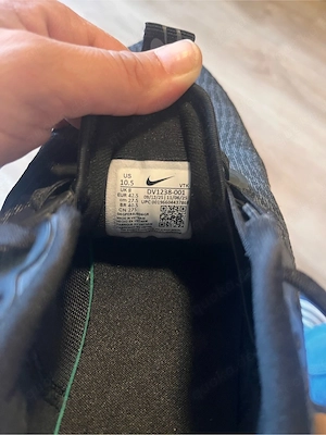 Nike Motiva Damen-Sneaker, Größe 42,5