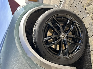 Sehr gut erhaltene Winrterkompletträder auf MW08 Alufelgen von Hankook