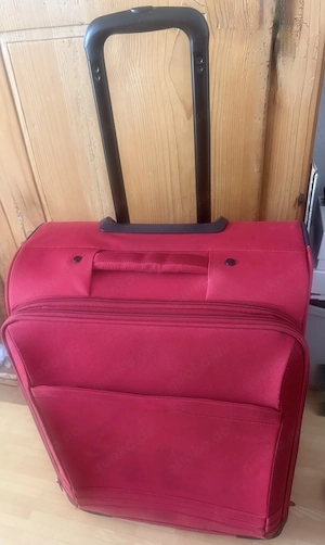 Roter Stoffkoffer