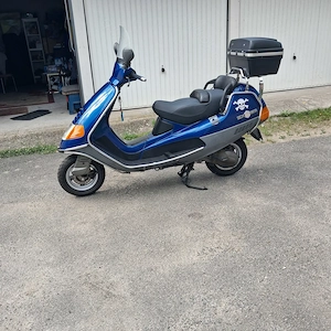 Suche jemand der 125er Roller reparieren kann.