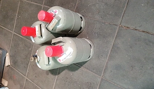 4 leere Gasflaschen 5,7 kg