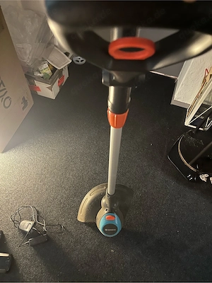 Gardena Easycut Rasentrimmer 2 Akkus Ladegerät Klingen