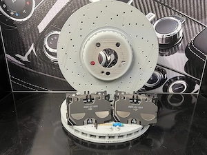 Kaufen Sie neue Original Mercedes-Benz GLC X253 AMG Bremsscheiben + Bremsbeläge + Sensor   gelocht 