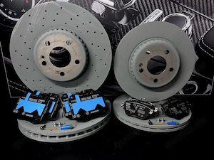 Neue Original Mercedes-Benz C-Klasse W205 C250 C300 Bremsscheiben & Bremsbeläge   vorne + hinten