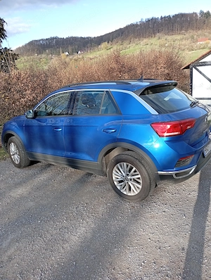 VW  T-Roc blau metallic 